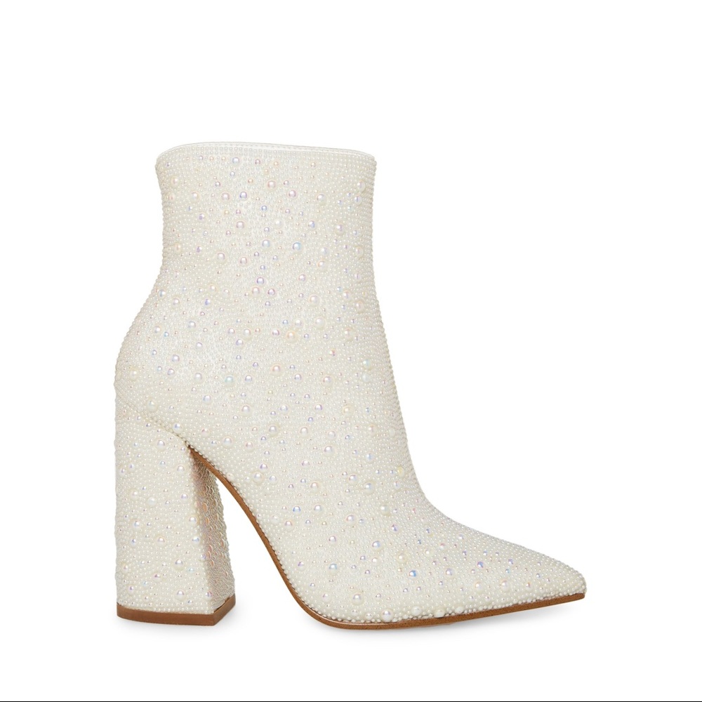 New in Box - Steve Madden Nelle White Ankle Booties size 5.5
